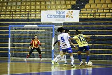 Victoria del Teldeportivo  ante el Zaragoza para mantenerse en la lucha/TA.